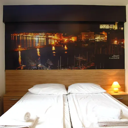 ベッド・アンド・ブレックファスト B＆b バイ ザ ウェイ